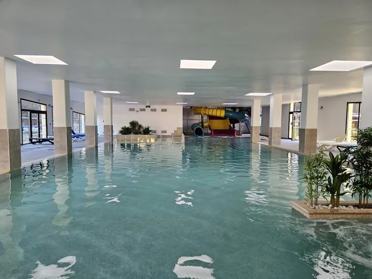 camping con espacio acuático climatizado