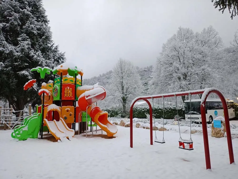 camping la marmotte sous la neige